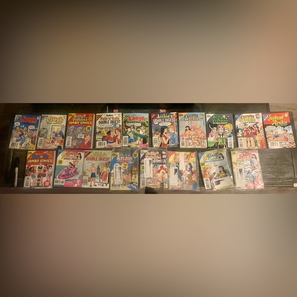 Set of 18 Vintage Betty & Veronica and Archie & Jughead Comic Books - Mint - Picture 1 of 6